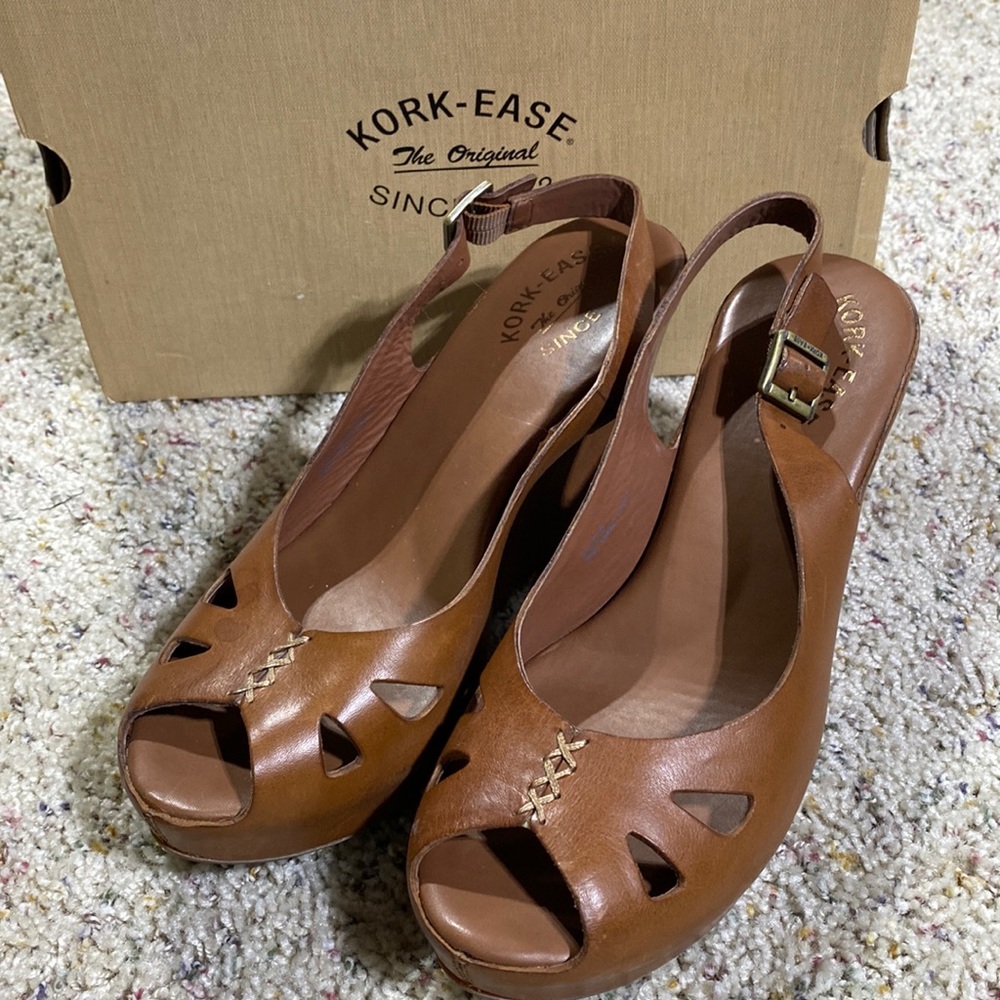 Women’s leather sandal with original box!
